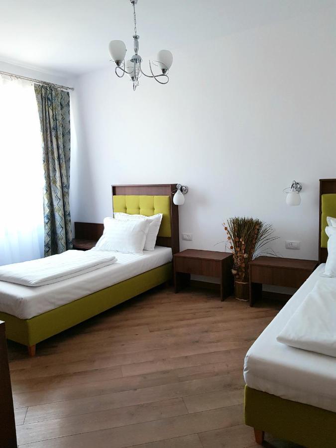 Helios Hotel ซูลีนา ภายนอก รูปภาพ